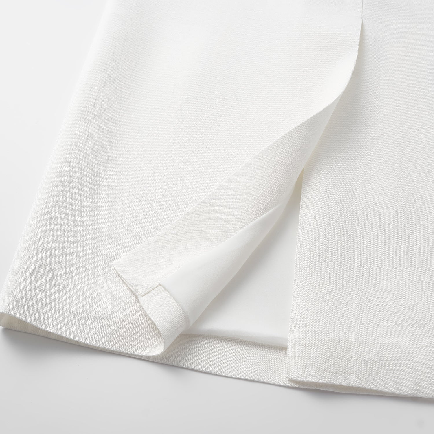 "Speak Sleek" 奢華輕薄麻感肌理醋酸鉛筆裙—Ivory