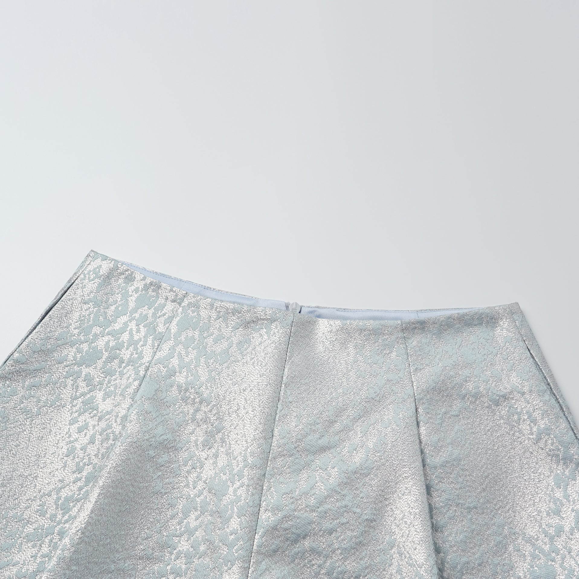 "春意"西班牙提花工藝提花短褲—影藍浮光