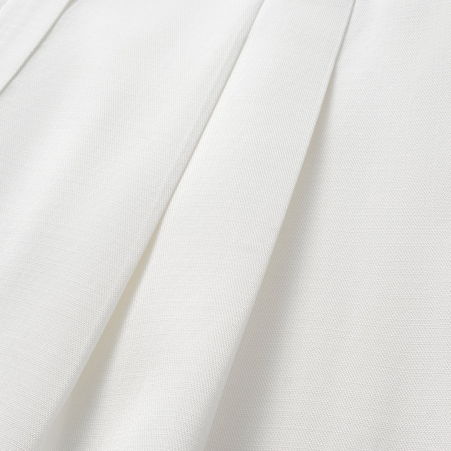 "Speak Sleek" 奢華輕薄麻感肌理醋酸短褲—Ivory