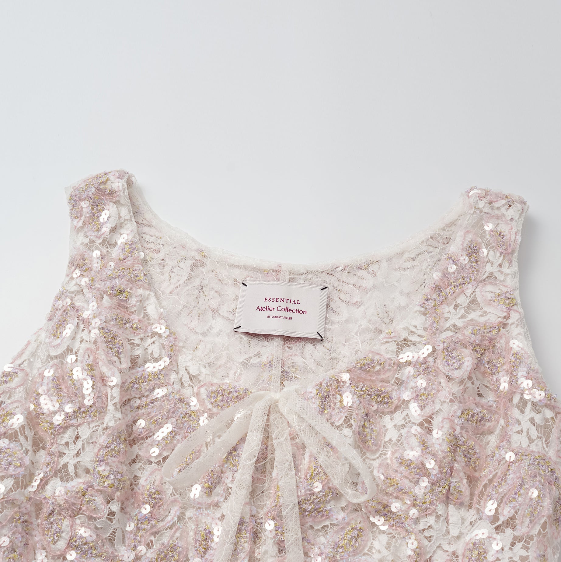 "Quiet Mastery." 法國頂級高級訂製琉光繪繡蕾絲馬甲背心—Chantilly Mirage香緹幻影