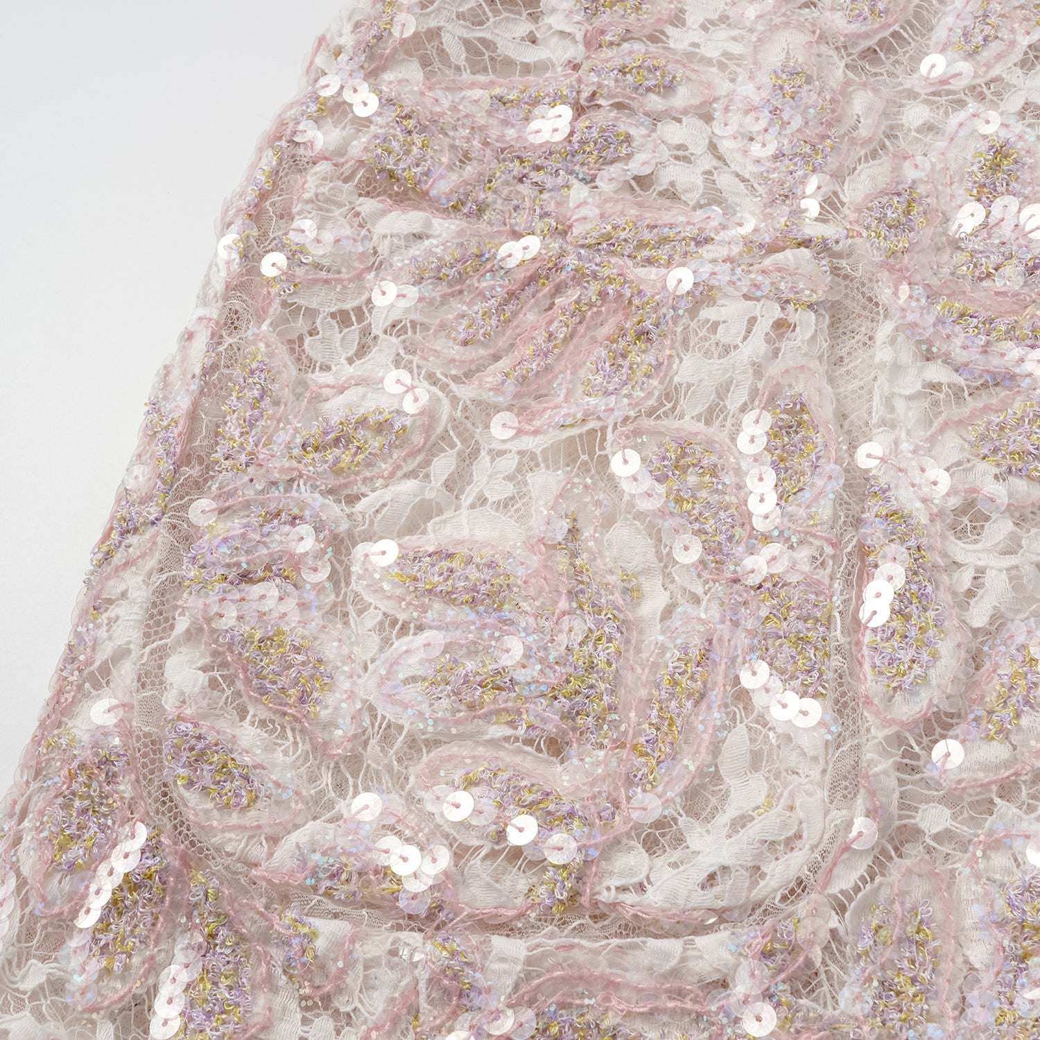 "Quiet Mastery." 法國頂級高級訂製琉光繪繡蕾絲馬甲背心—Chantilly Mirage香緹幻影