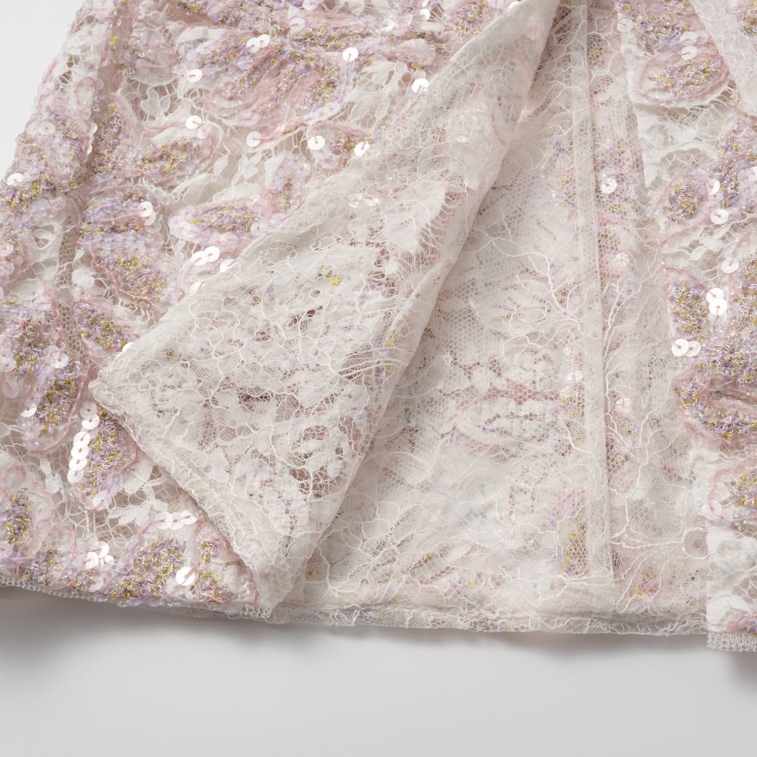 "Quiet Mastery." 法國頂級高級訂製琉光繪繡蕾絲馬甲背心—Chantilly Mirage香緹幻影