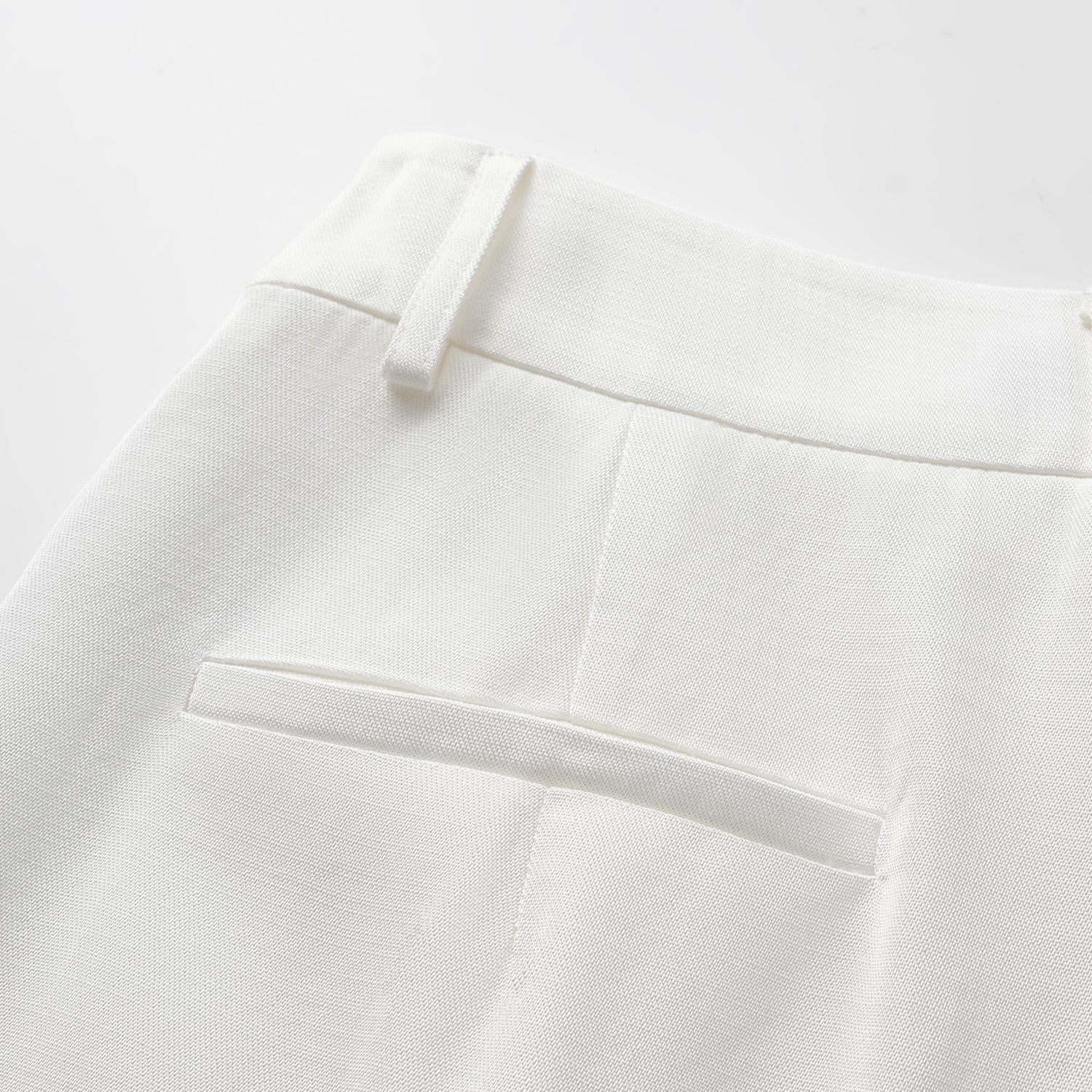 "Speak Sleek" 奢華輕薄麻感肌理醋酸短褲—Ivory