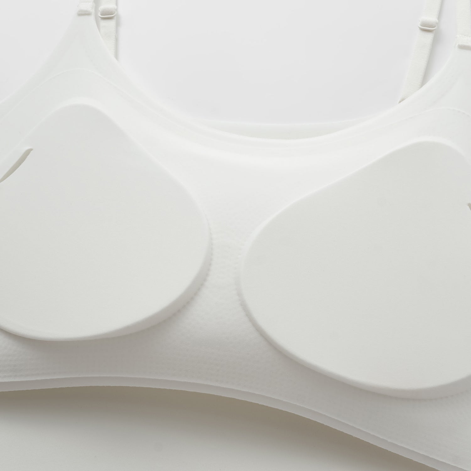“完美內搭.” 日本美肌科技無痕Bra Top- 白色
