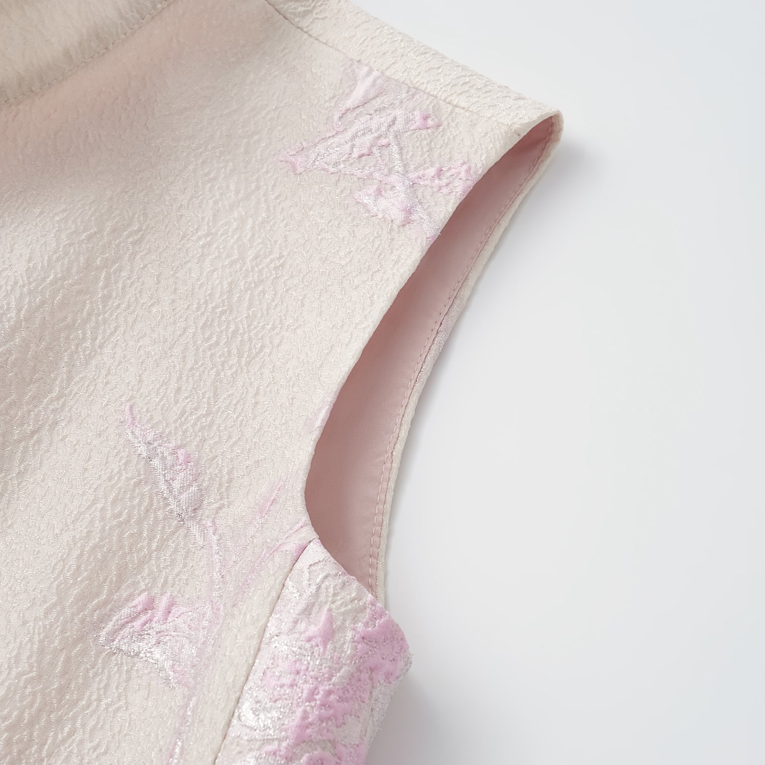 “春意” 提花立體剪裁設計輕國風馬甲上衣—浮光露櫻