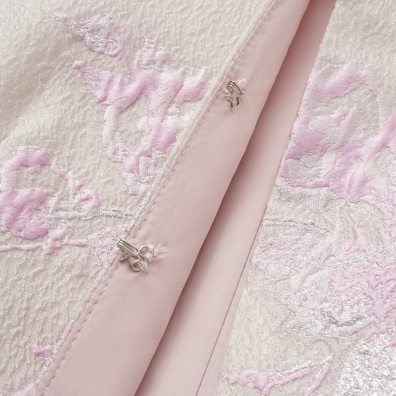 “春意” 提花立體剪裁設計輕國風馬甲上衣—浮光露櫻