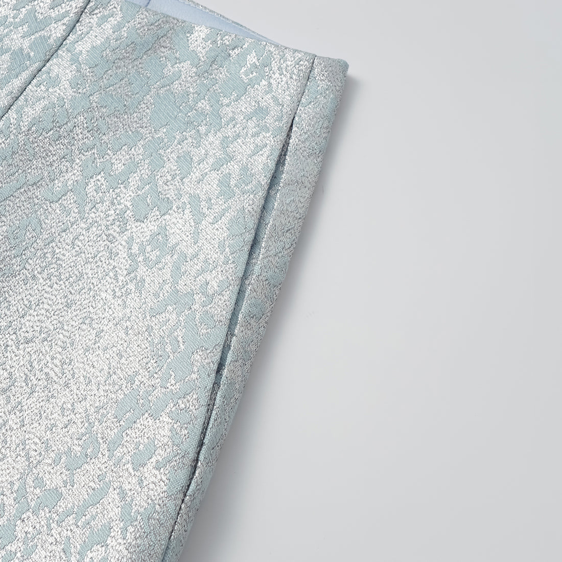 "春意"西班牙提花工藝提花短褲—影藍浮光