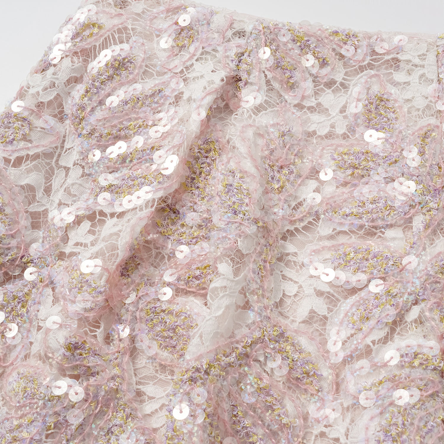 "Quiet Mastery." 法國頂級高級訂製琉光繪繡蕾絲短褲—Chantilly Mirage香緹幻影