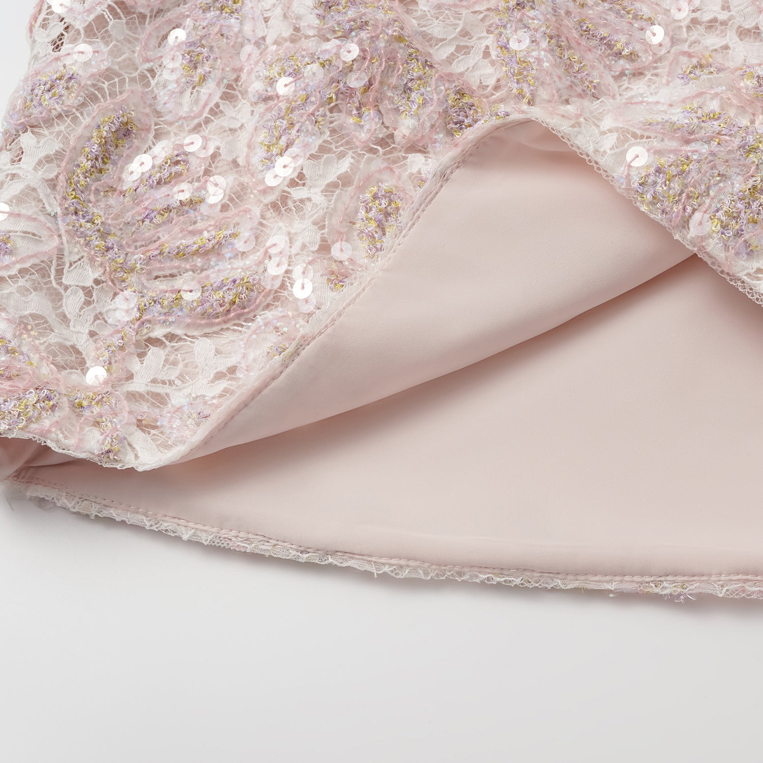 "Quiet Mastery." 法國頂級高級訂製琉光繪繡蕾絲短褲—Chantilly Mirage香緹幻影