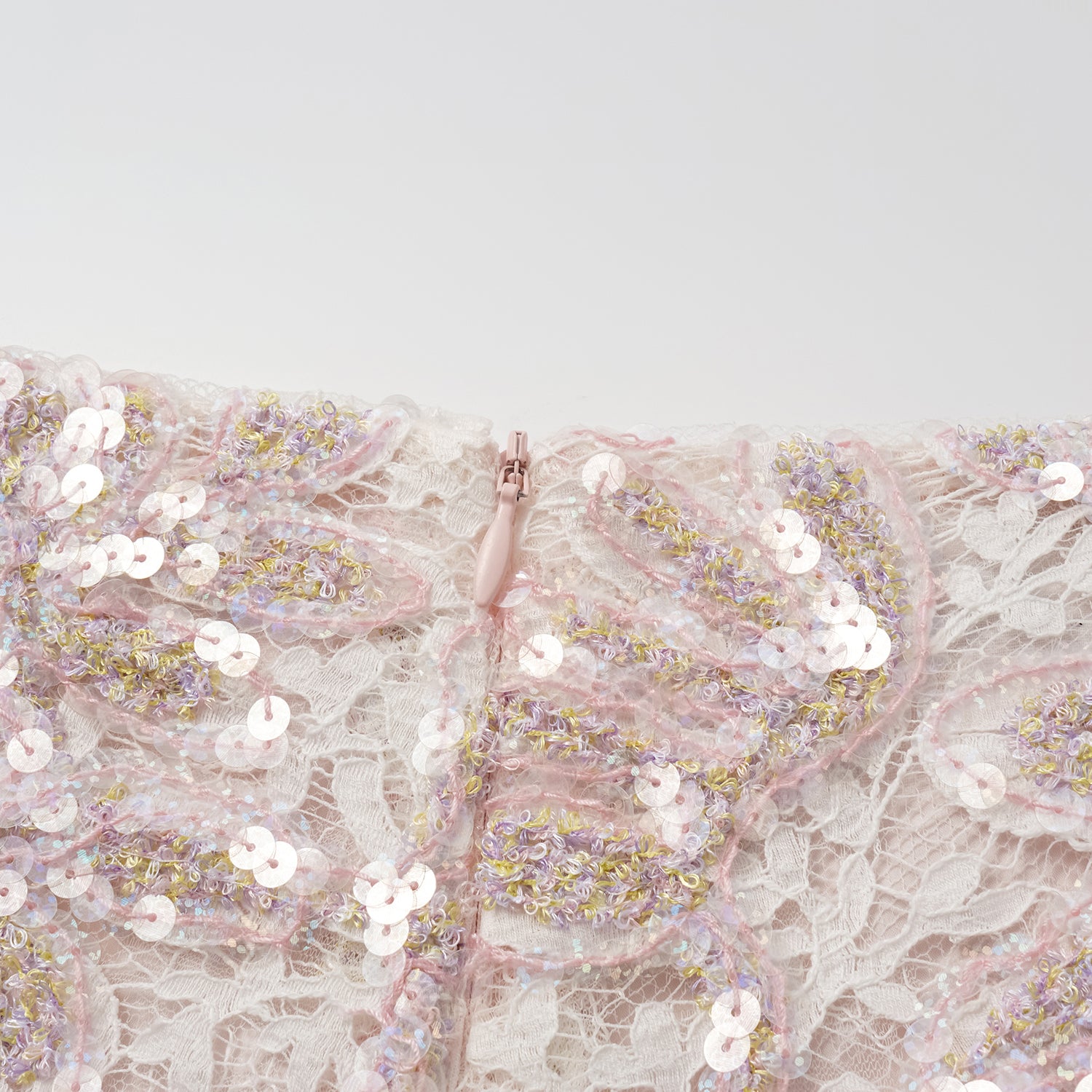 "Quiet Mastery." 法國頂級高級訂製琉光繪繡蕾絲短褲—Chantilly Mirage香緹幻影