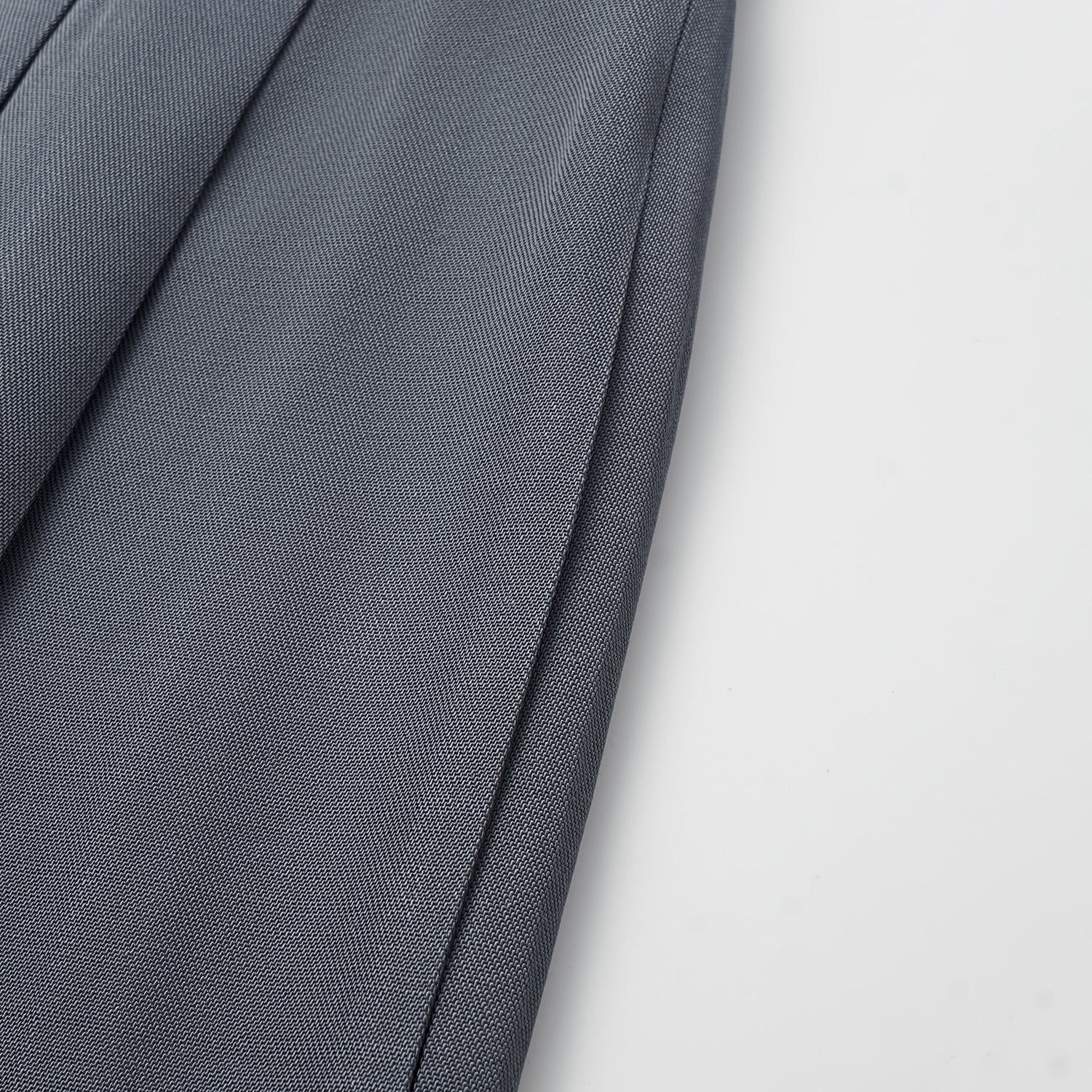 "Speak Sleek" 奢華輕薄麻感肌理醋酸短褲—Cloud