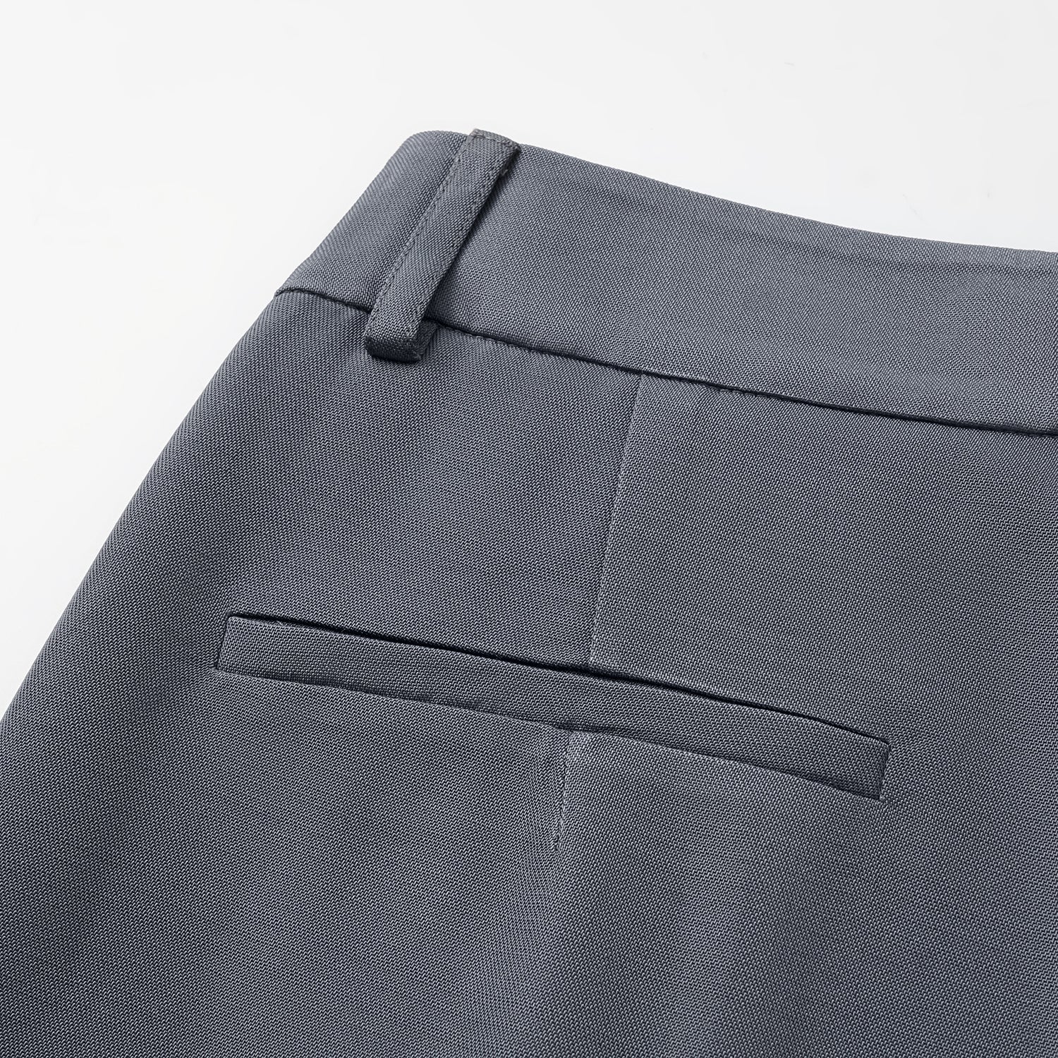 "Speak Sleek" 奢華輕薄麻感肌理醋酸短褲—Cloud