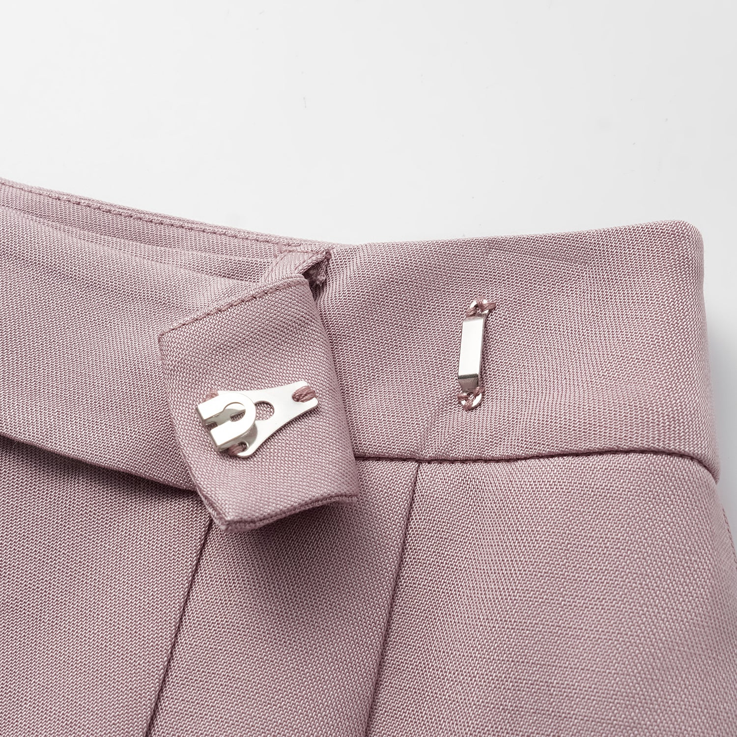 "Speak Sleek" 奢華輕薄麻感肌理醋酸短褲—Pink