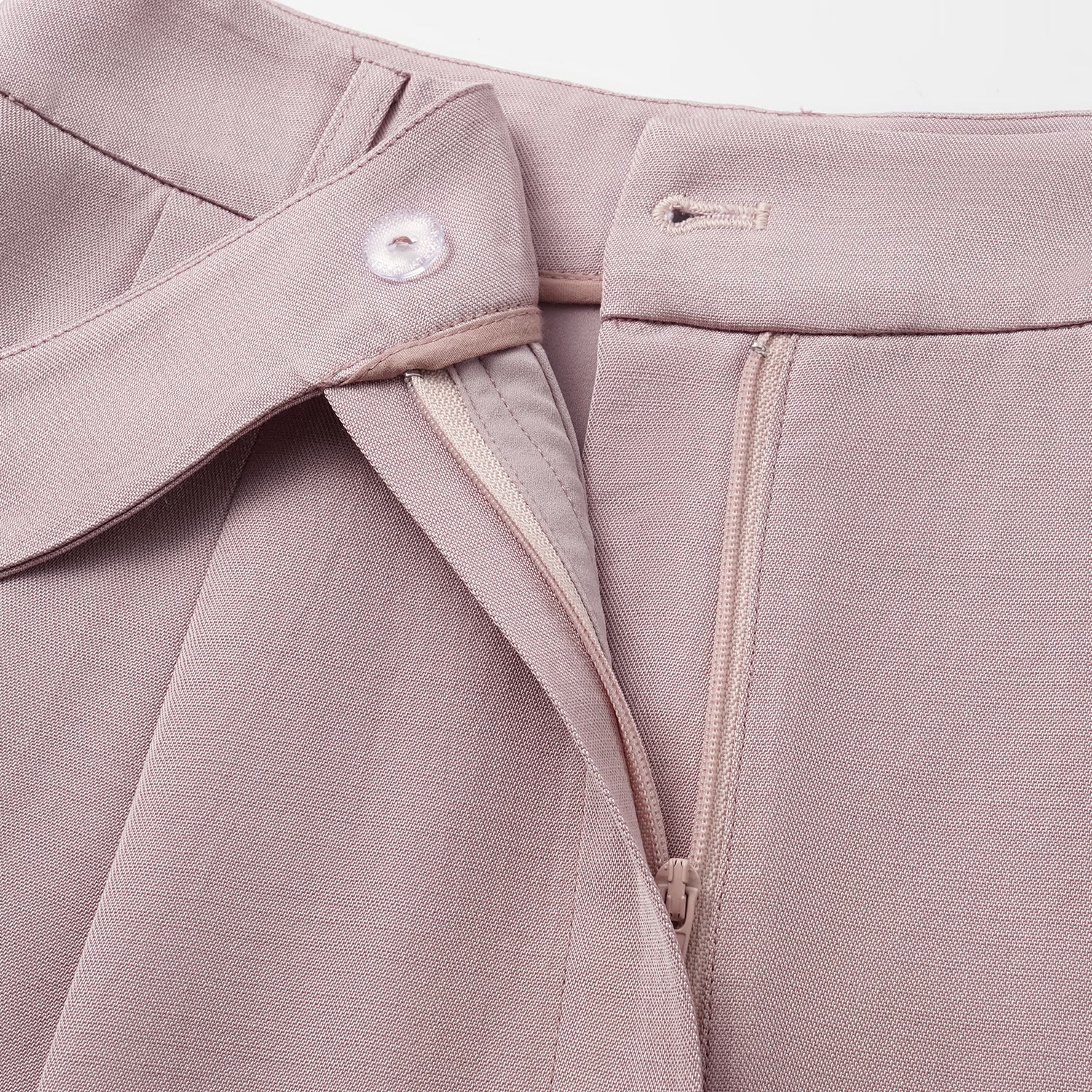 "Speak Sleek" 奢華輕薄麻感肌理醋酸短褲—Pink