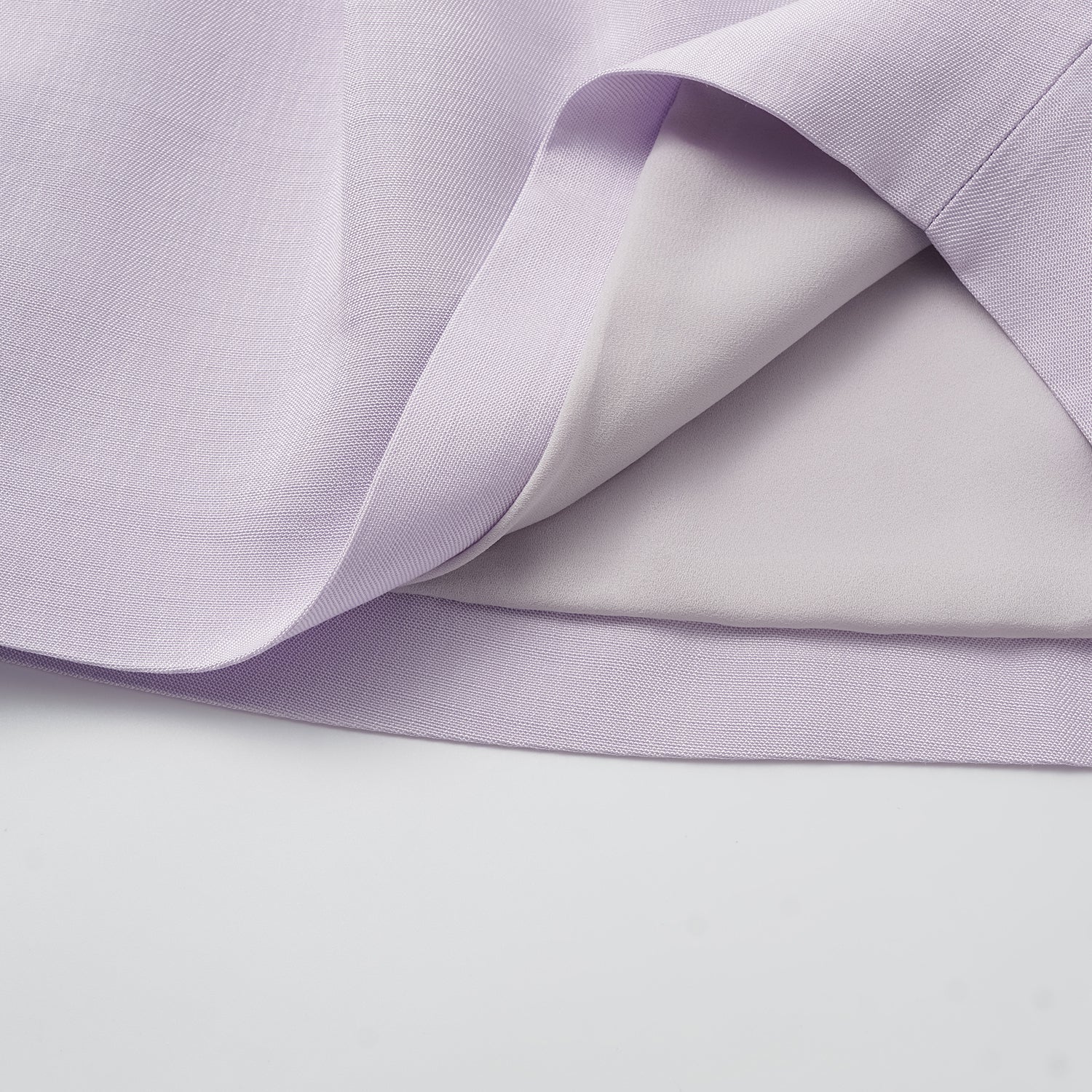 "Speak Sleek" 奢華輕薄麻感肌理醋酸短褲—Lilac