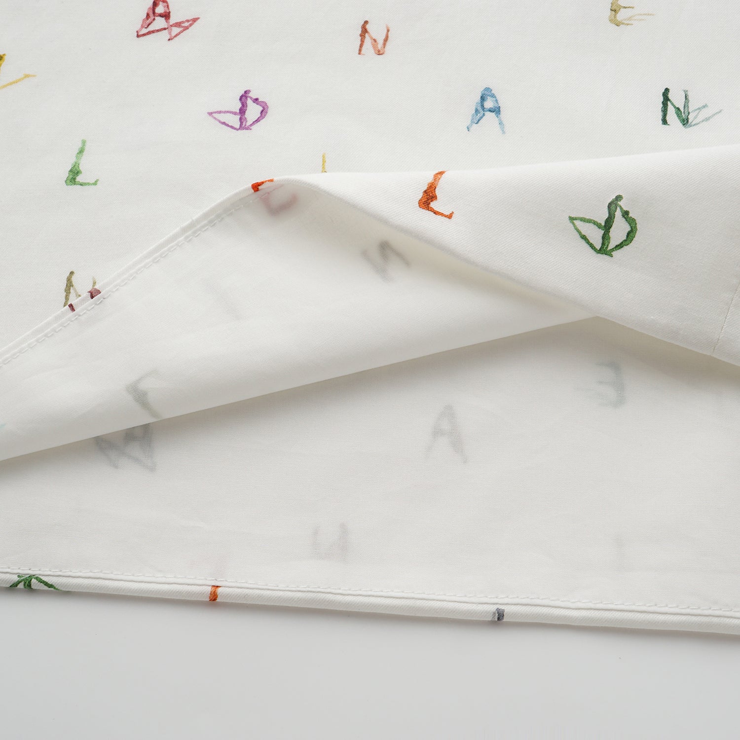 “知性時刻”義大利純棉Monogram繪印工藝Oversized襯衫—Ink Whisper漫綴字語