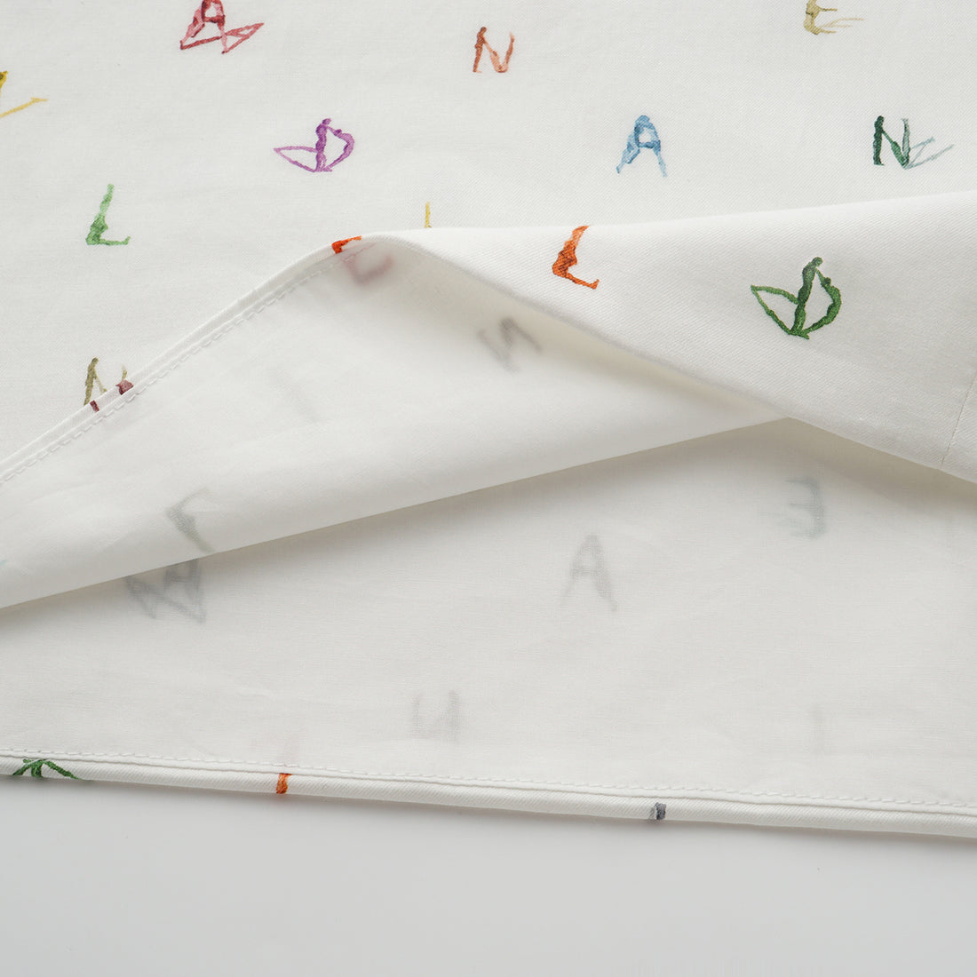 “知性時刻”義大利純棉Monogram繪印工藝Oversized襯衫—Ink Whisper漫綴字語