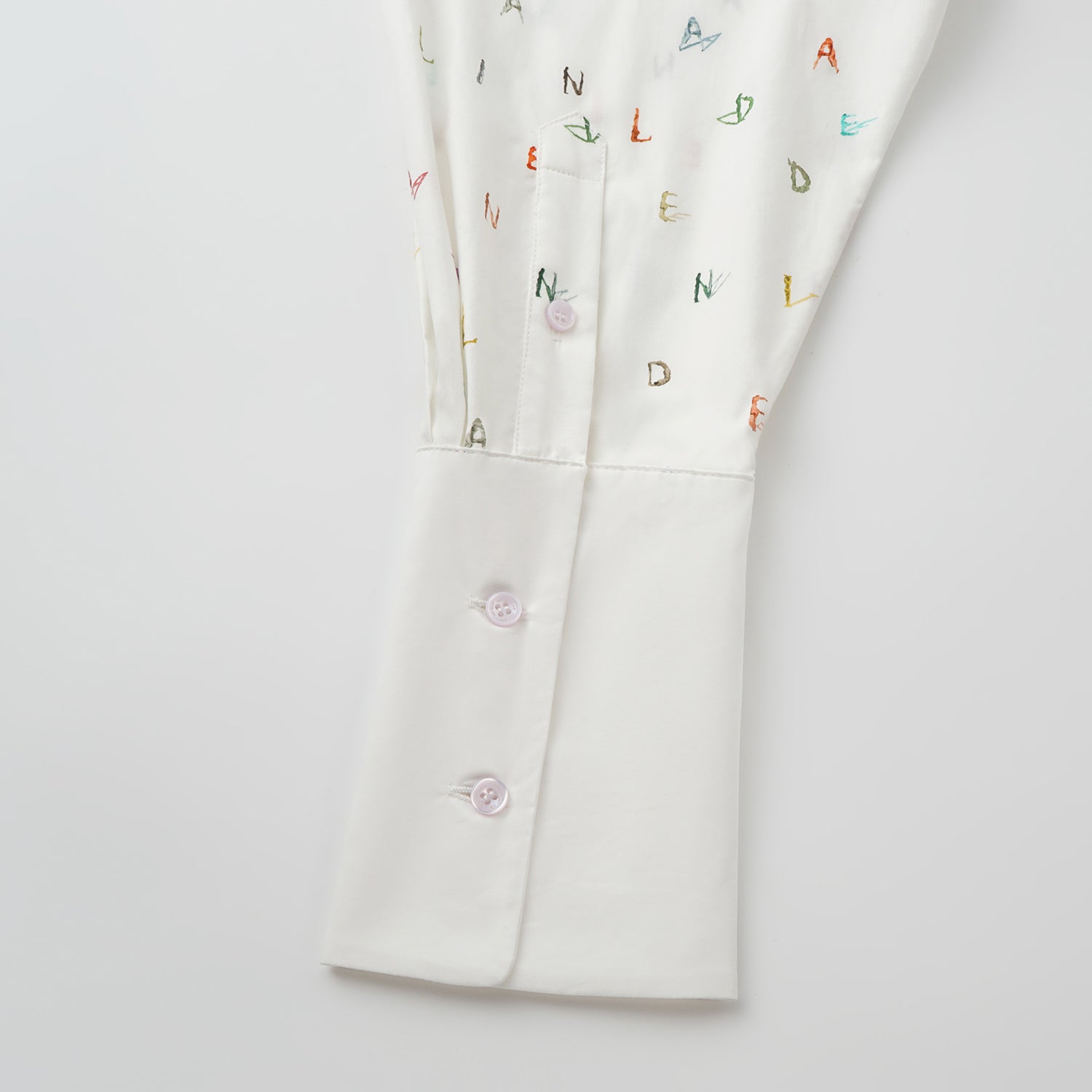 “知性時刻”義大利純棉Monogram繪印工藝Oversized襯衫—Ink Whisper漫綴字語