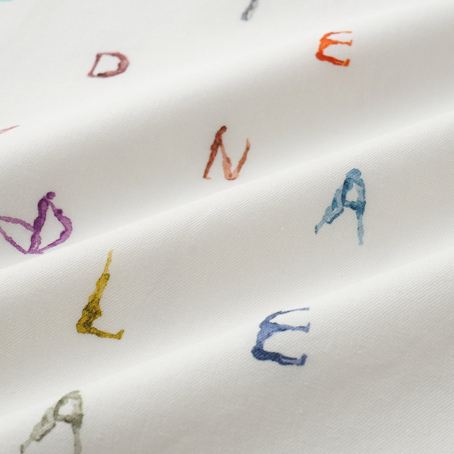 “知性時刻”義大利純棉Monogram繪印工藝Oversized襯衫—Ink Whisper漫綴字語