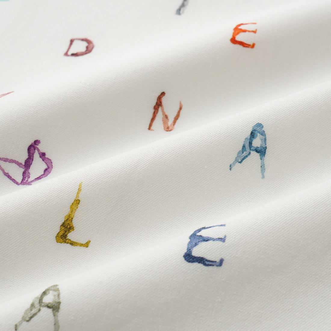 “知性時刻”義大利純棉Monogram繪印工藝Oversized襯衫—Ink Whisper漫綴字語