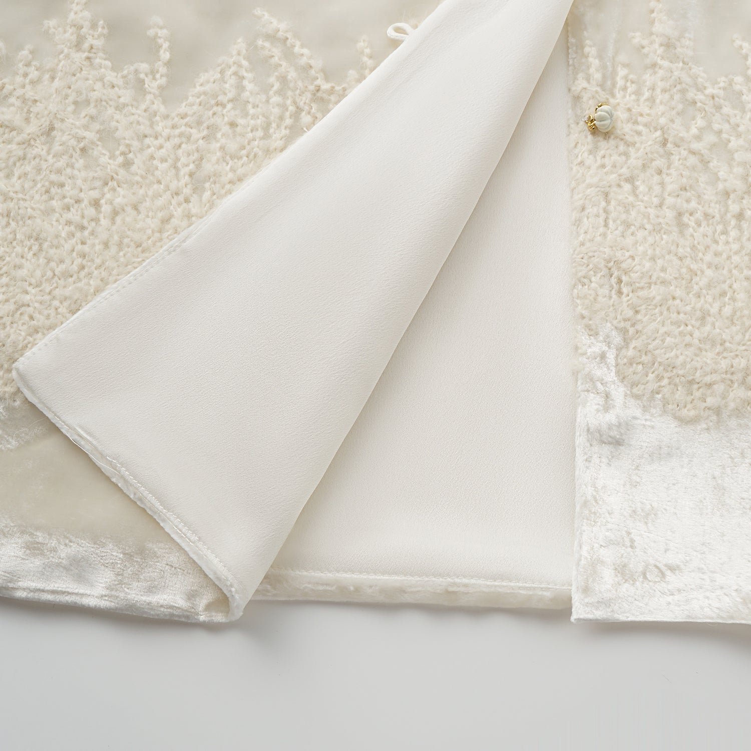 "Imperial Garden Teatime"義大利真絲絲絨簇繡織花輕國風Oversized罩衫—Snowlit Bloom雪映花箋