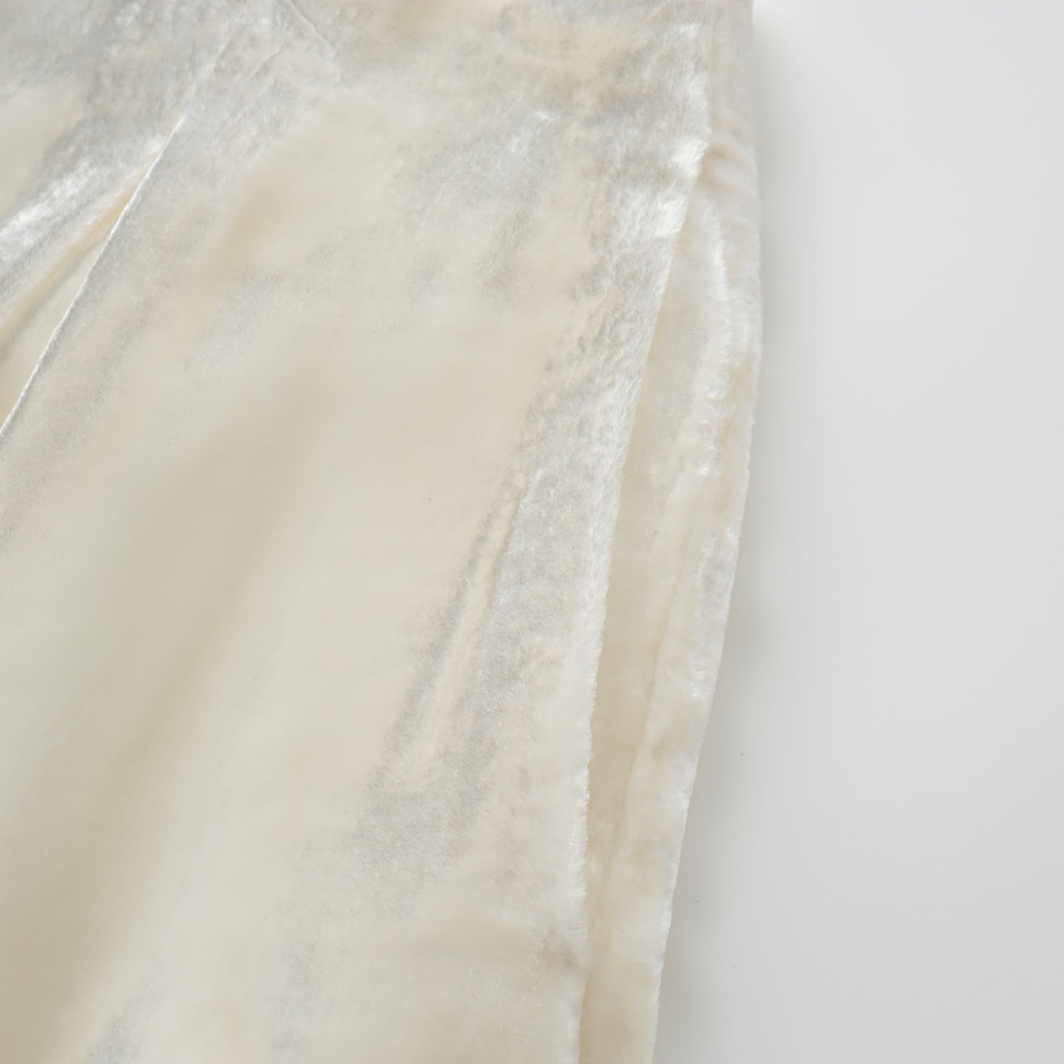 "Imperial Garden Teatime" 義大利真絲絲絨簇繡織花輕國風短褲—Snowlit Bloom雪映花箋