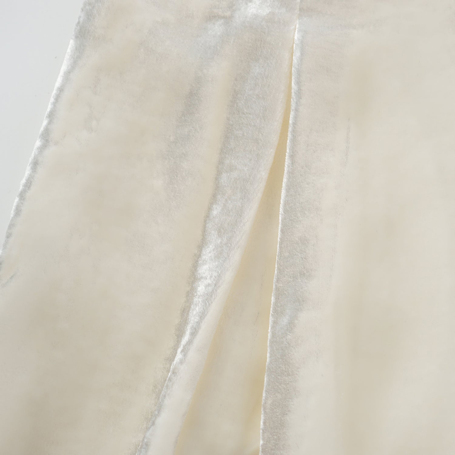 "Imperial Garden Teatime" 義大利真絲絲絨簇繡織花輕國風短褲—Snowlit Bloom雪映花箋