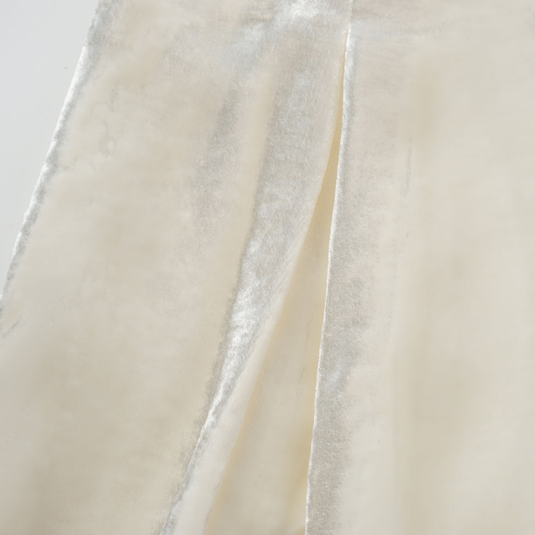 "Imperial Garden Teatime" 義大利真絲絲絨簇繡織花輕國風短褲—Snowlit Bloom雪映花箋