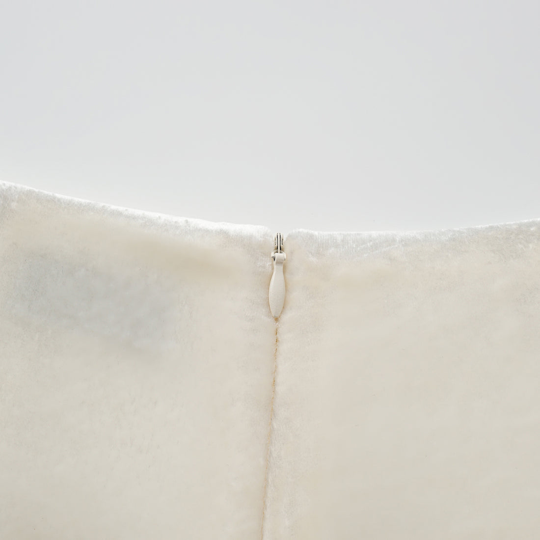 "Imperial Garden Teatime" 義大利真絲絲絨簇繡織花輕國風短褲—Snowlit Bloom雪映花箋