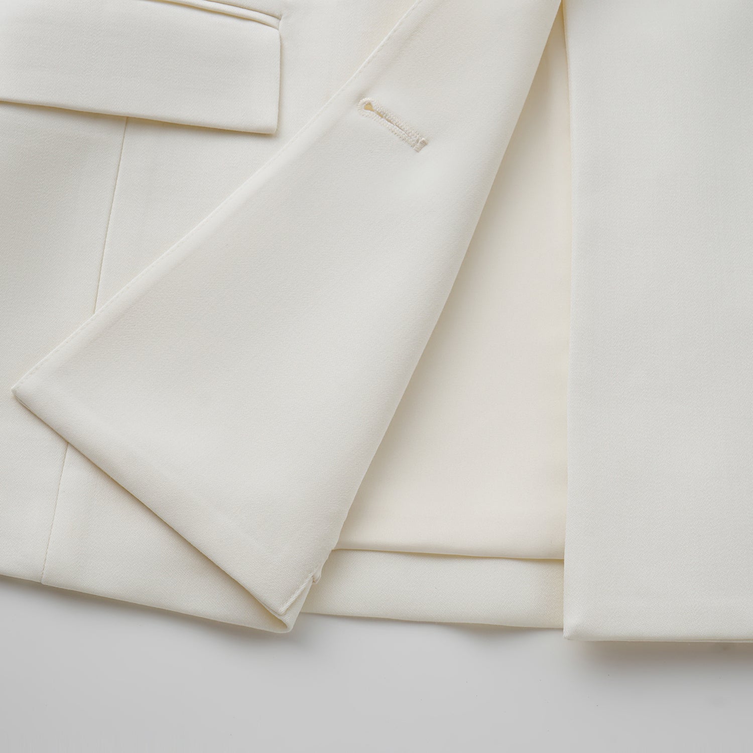 “Westminster Weekdays." 義大利頂級羊毛修身西裝外套—Dewed Jasmine晨露白茉