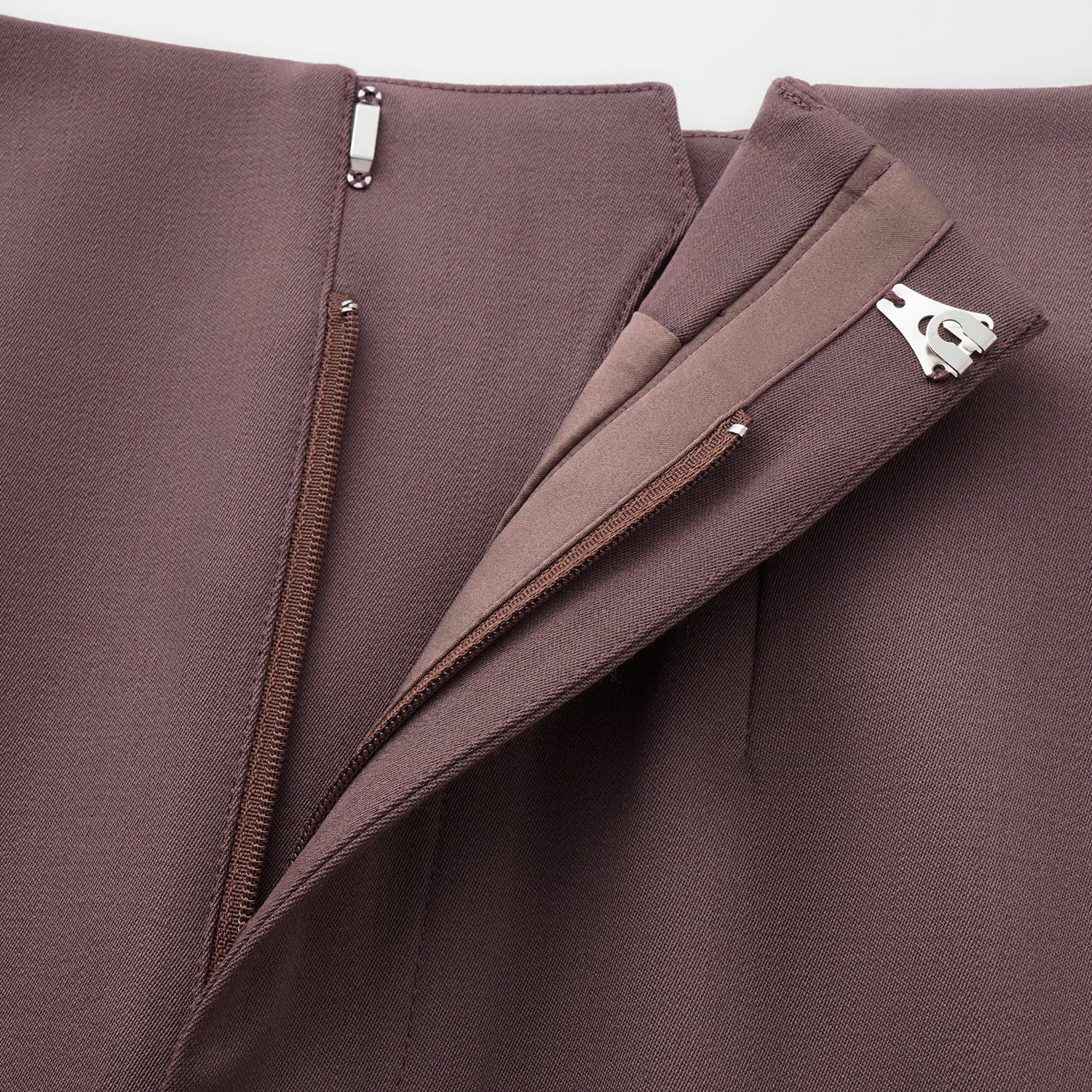 “Westminster Weekdays." 義大利頂級羊毛西裝鉛筆裙—Rosewood Dusk烏木玫瑰