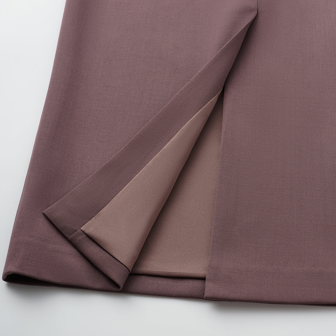 “Westminster Weekdays." 義大利頂級羊毛西裝鉛筆裙—Rosewood Dusk烏木玫瑰