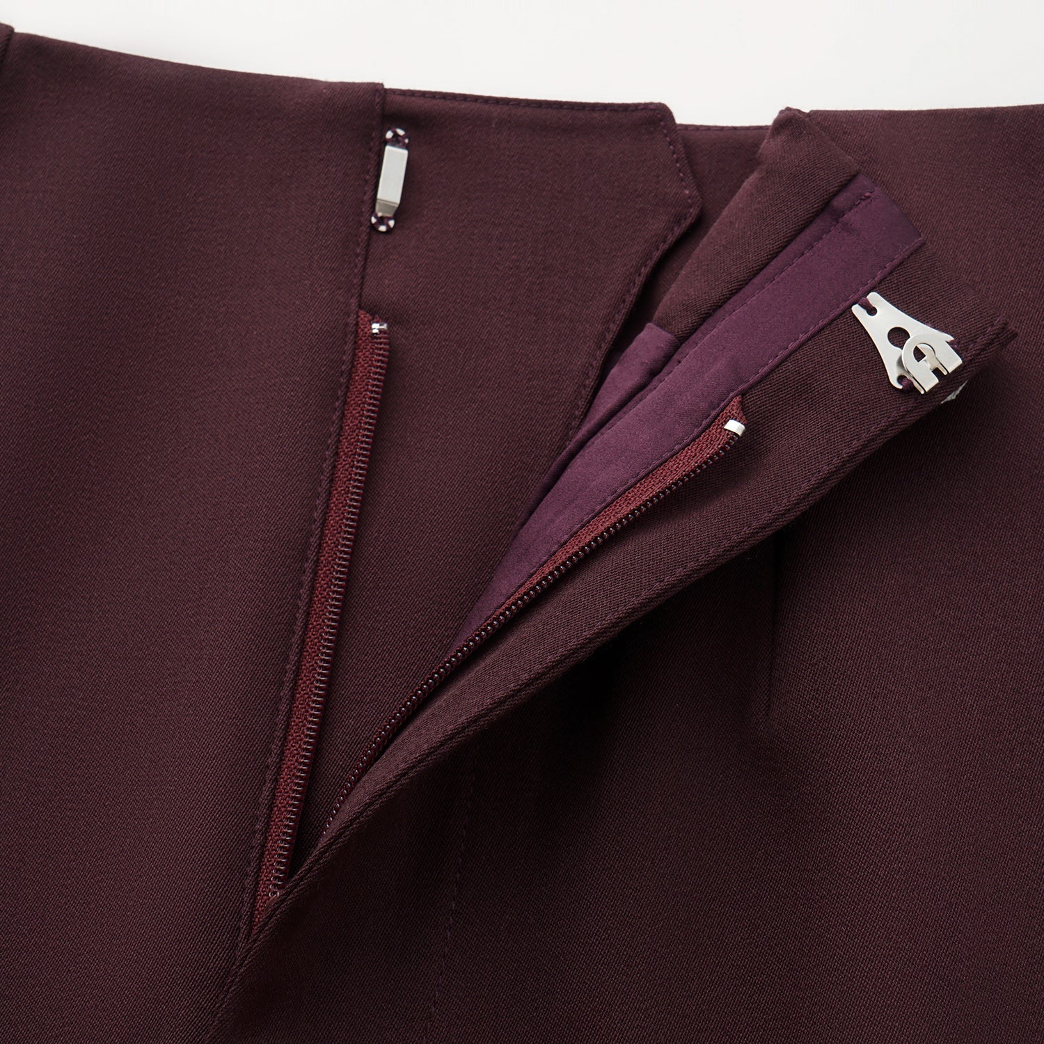 “Westminster Weekdays." 義大利頂級羊毛西裝鉛筆裙—Merlot Burgundy梅洛紅酒