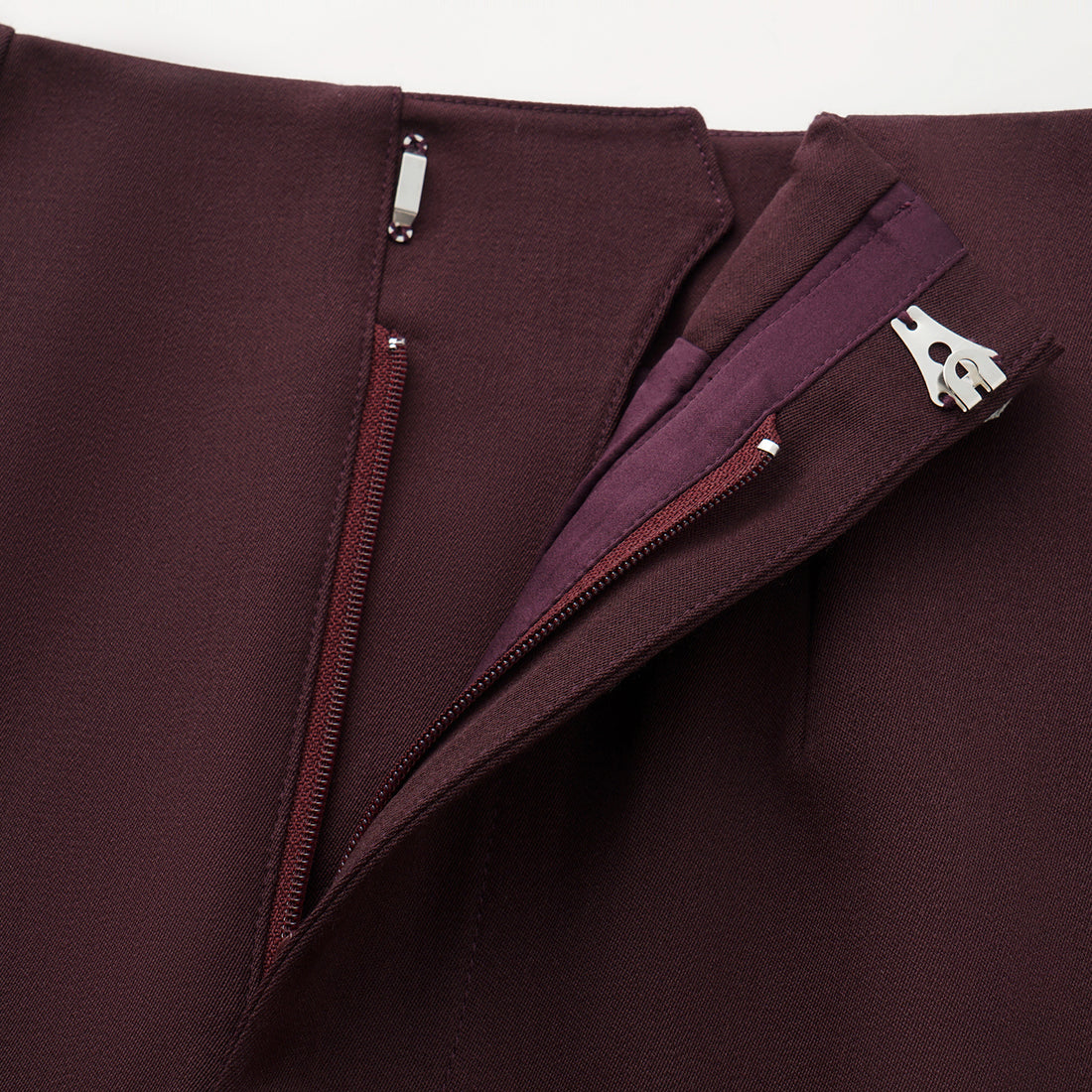 “Westminster Weekdays." 義大利頂級羊毛西裝鉛筆裙—Merlot Burgundy梅洛紅酒