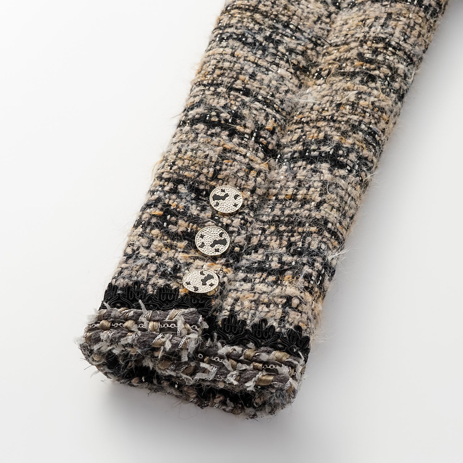 “Knightsbridge citywalk.” 花呢外套—駝/黑