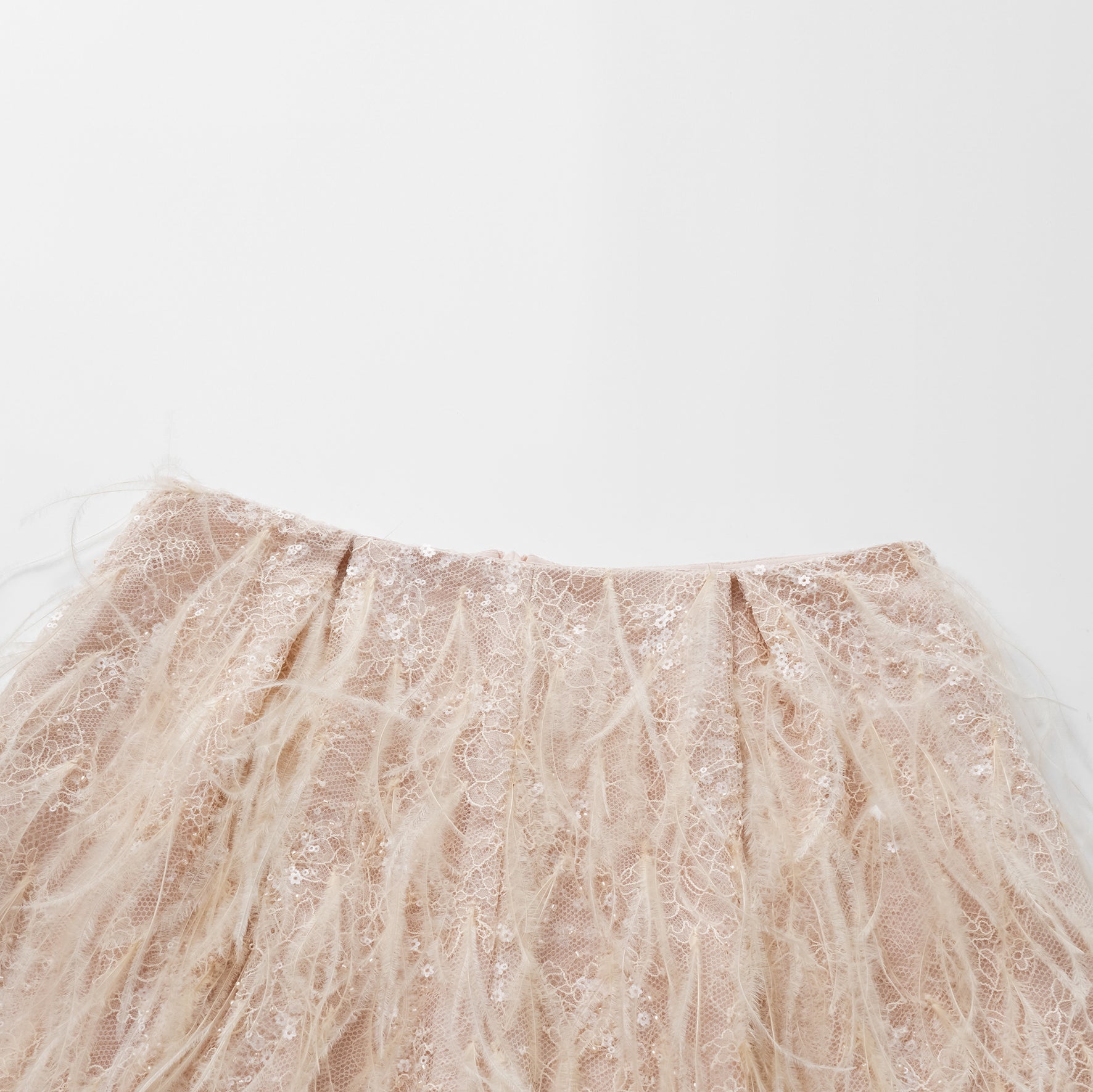 "Imperial Garden Teatime."珠繡羽毛工藝輕國風短褲—Veloura Elixir羽金瑰夏