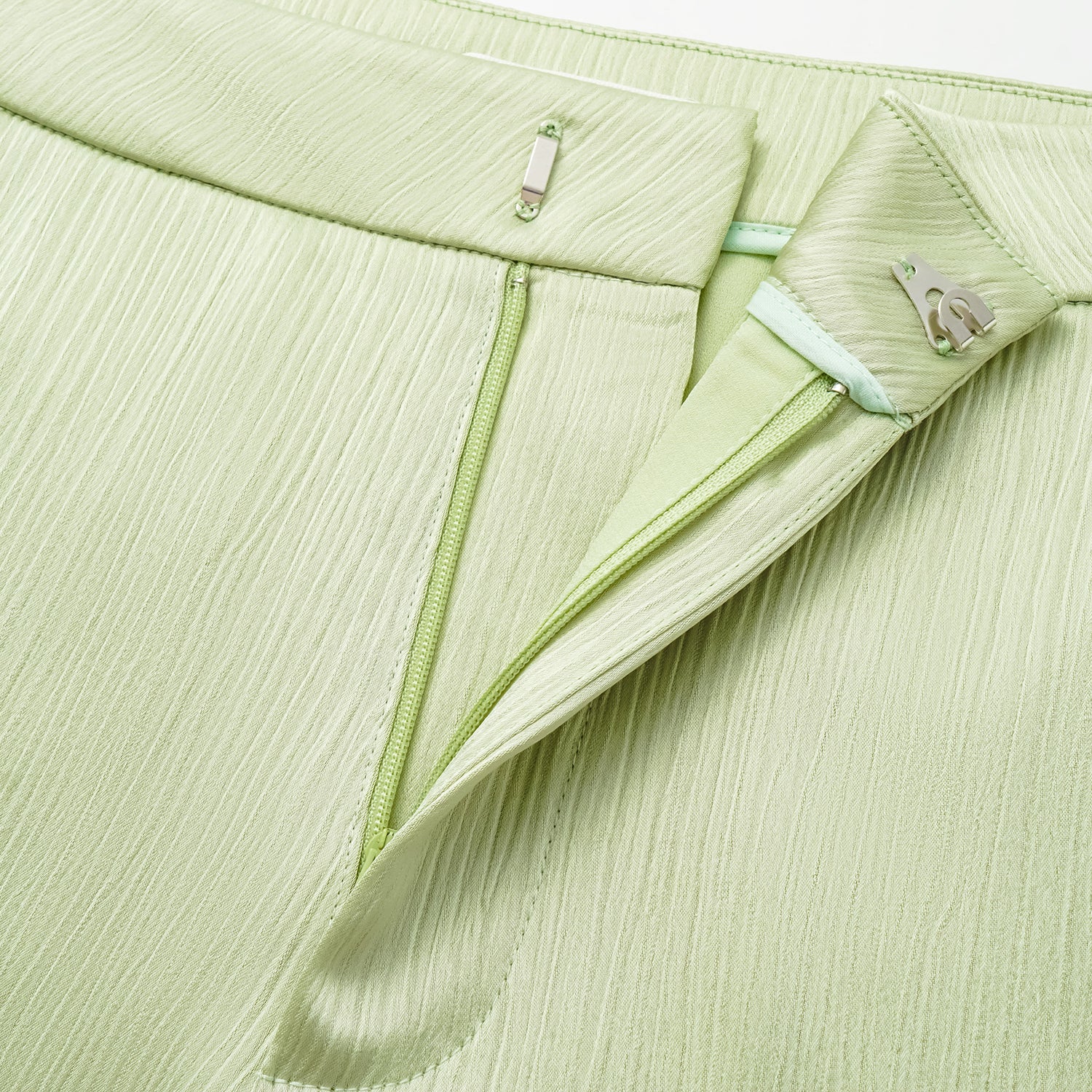 “Easy Go Chic” 韓國壓褶工藝面料喇叭褲 — 氣泡綠