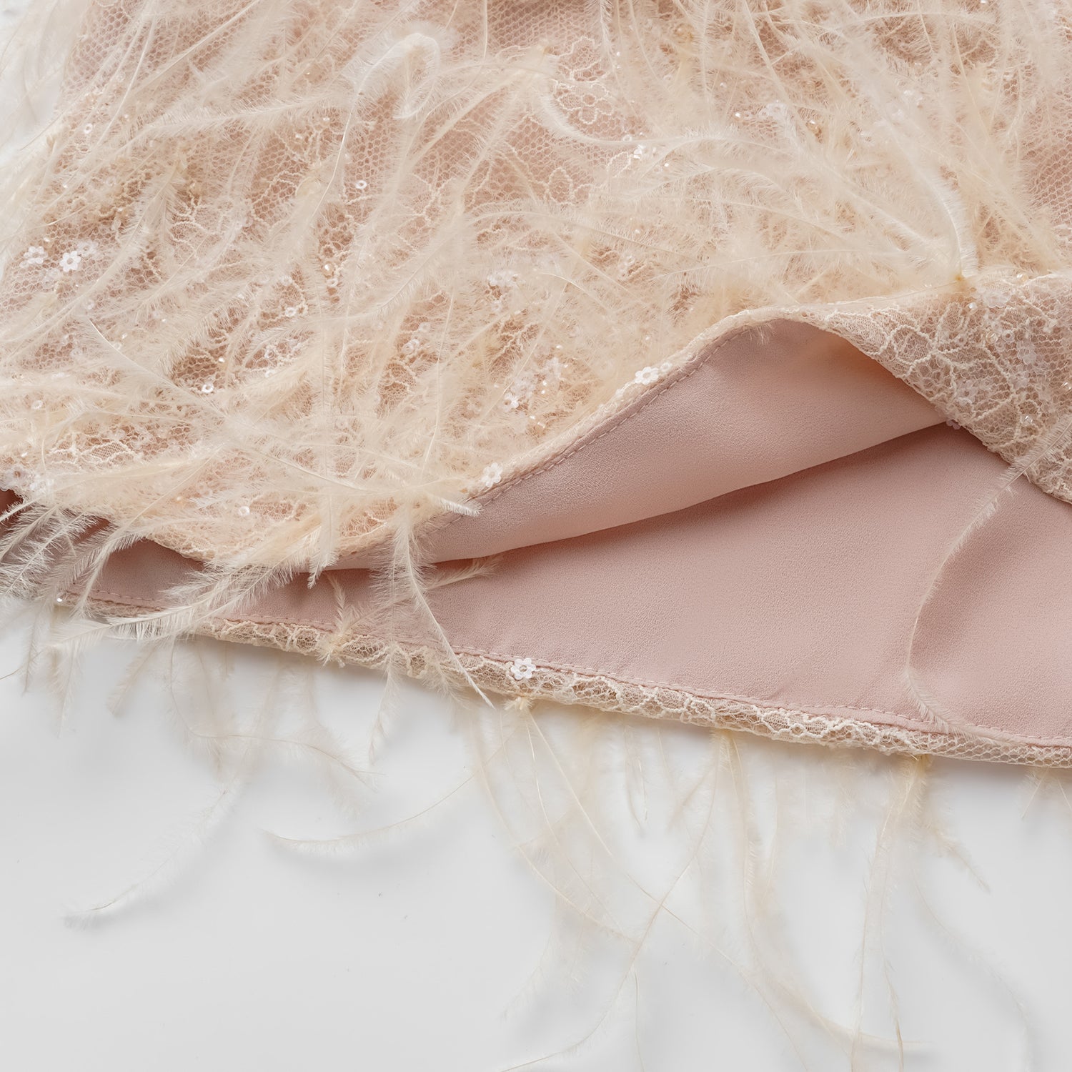 "Imperial Garden Teatime."珠繡羽毛工藝輕國風短褲—Veloura Elixir羽金瑰夏