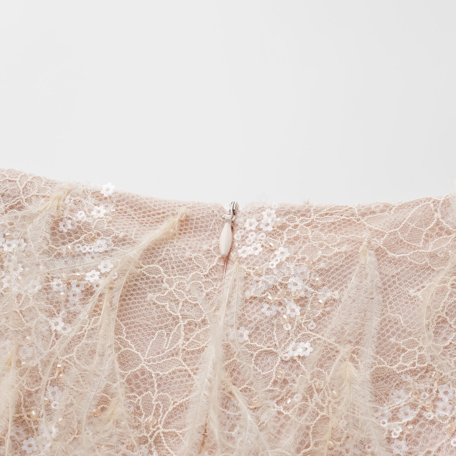 "Imperial Garden Teatime."珠繡羽毛工藝輕國風短褲—Veloura Elixir羽金瑰夏