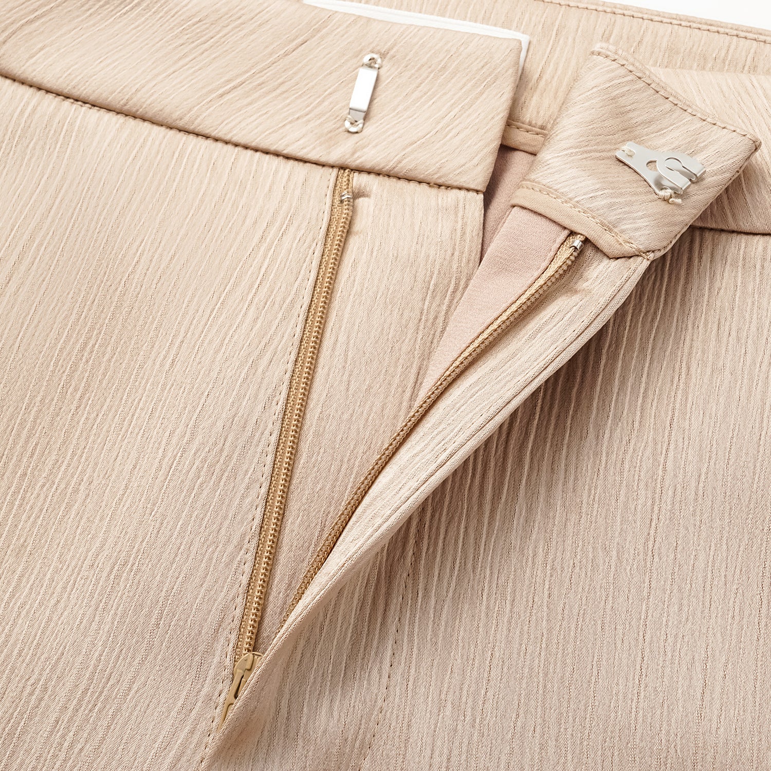 “Easy Go Chic” 韓國壓褶工藝面料喇叭褲—裸金