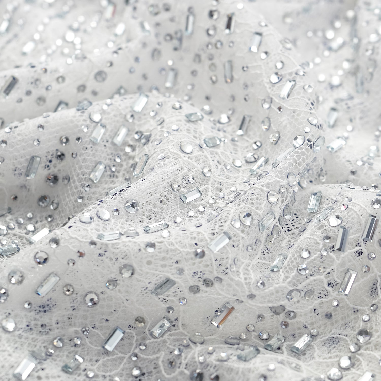 “Welcome to my party.”  奢華鑽鑲蕾絲中式襯衫—Radiant Cut.