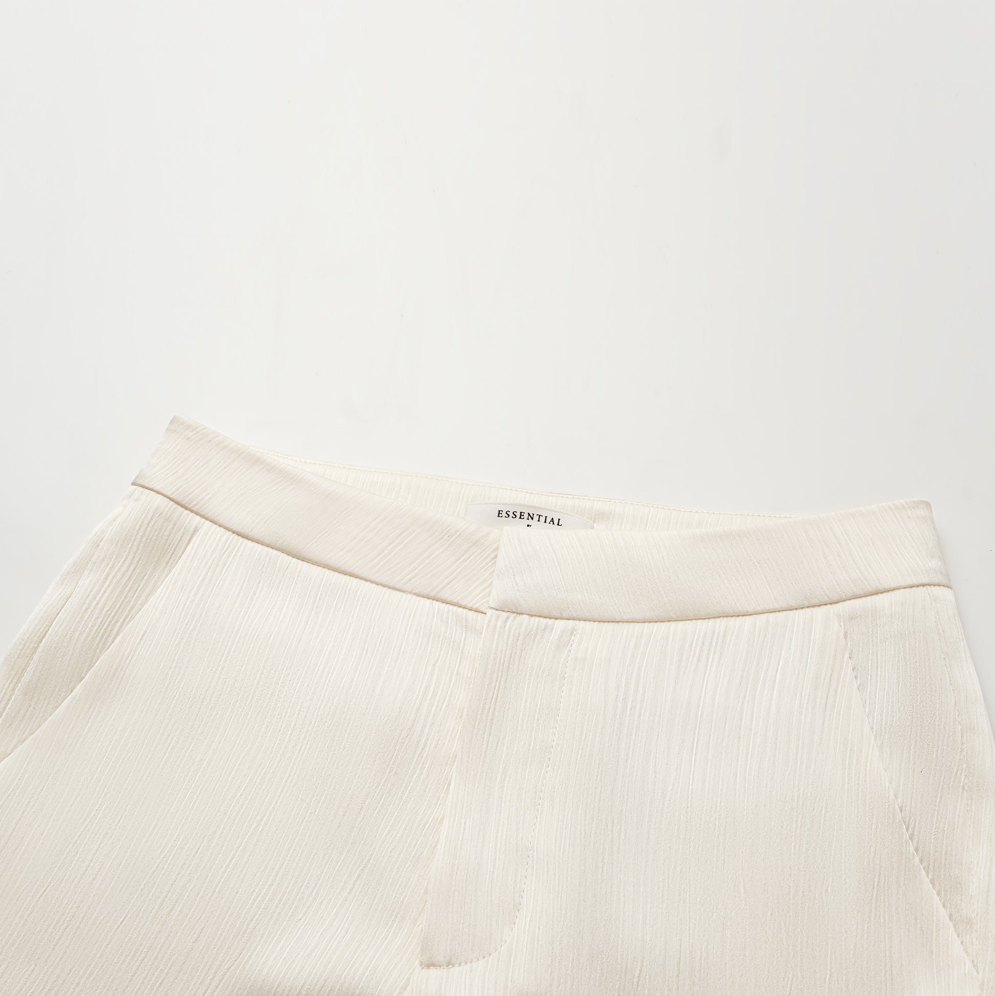 “Easy Go Chic” 韓國壓褶工藝面料喇叭褲 — 原白