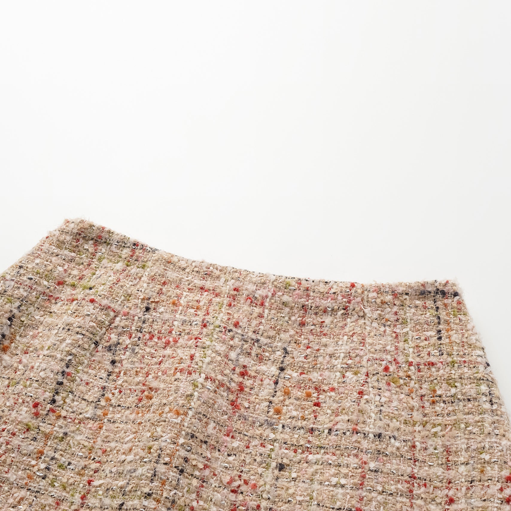 “Chelsea teatime.” Tweed skirt—Berry latte 
