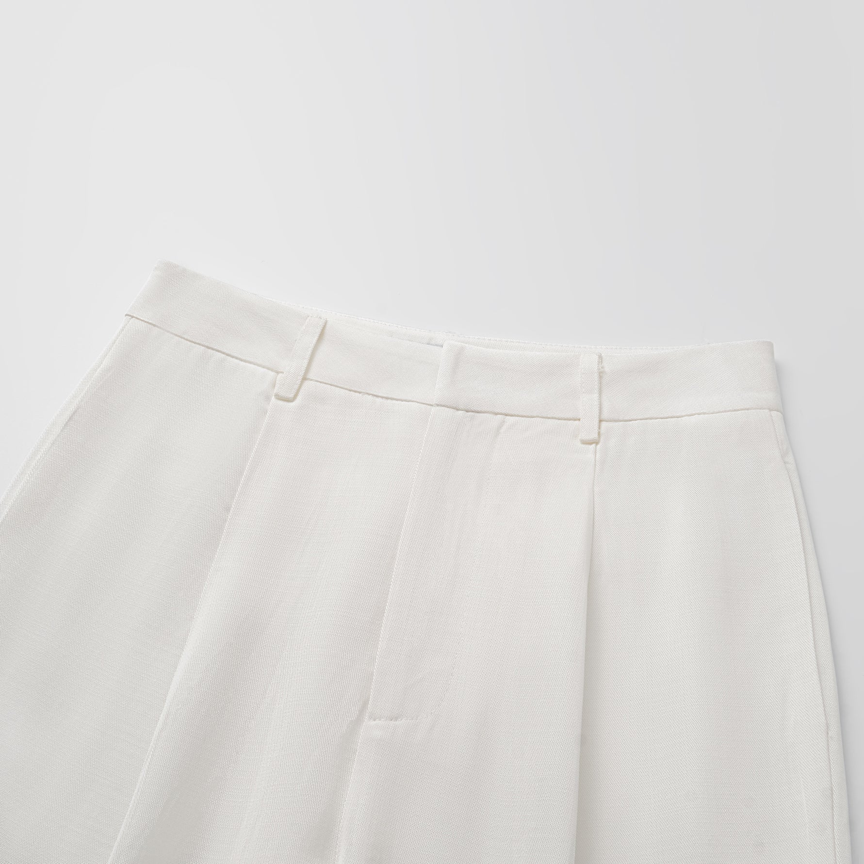 "Speak Sleek" 奢華輕薄麻感肌理醋酸立體剪裁寬褲—Ivory