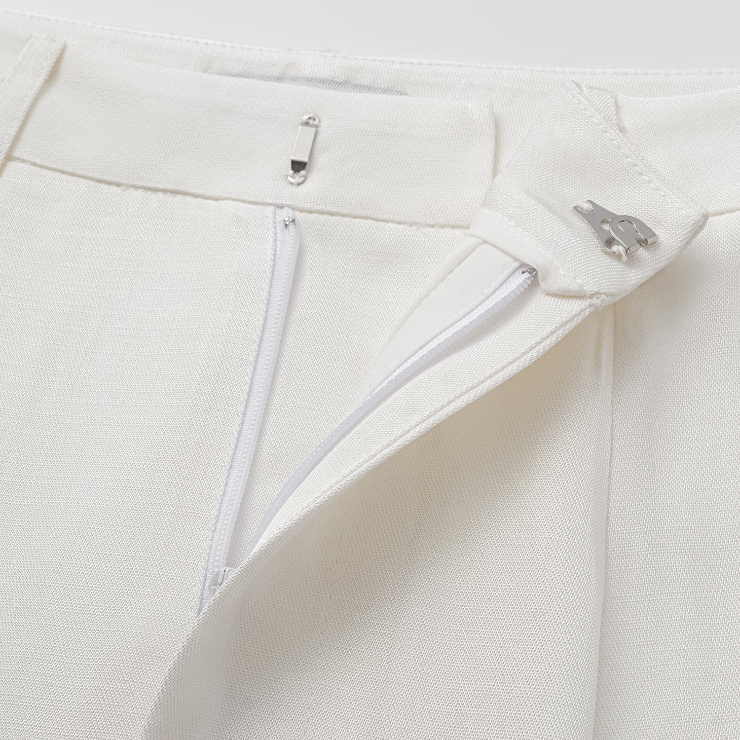 "Speak Sleek" 奢華輕薄麻感肌理醋酸立體剪裁寬褲—Ivory