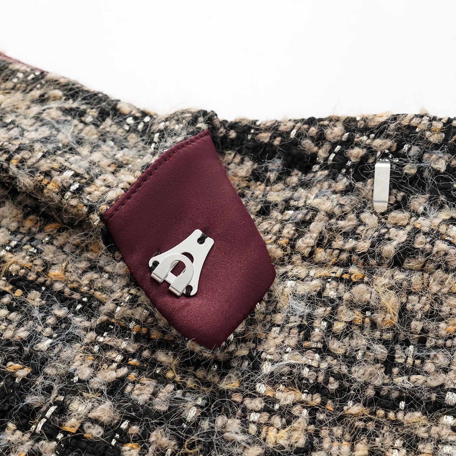 “Knightsbridge citywalk.” 花呢短褲—駝/黑