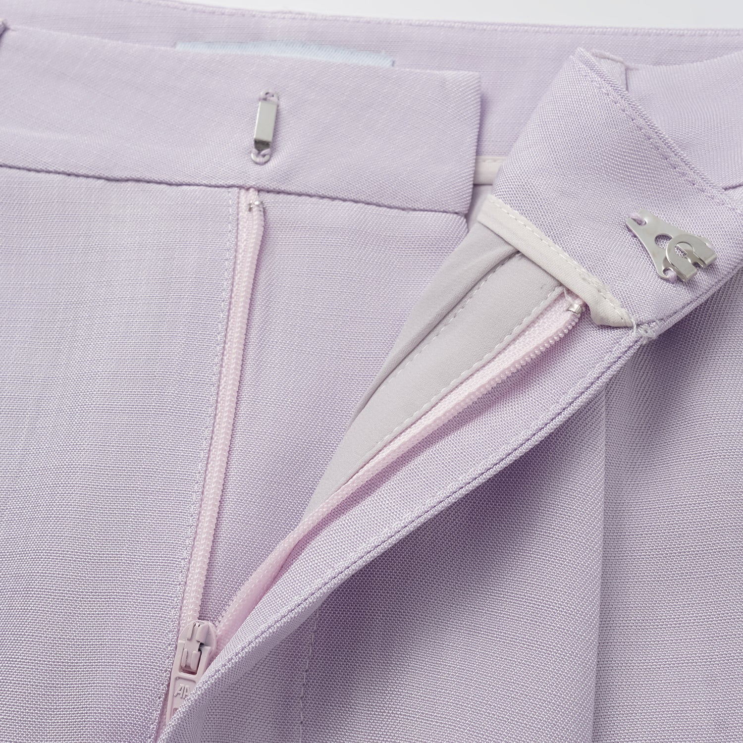 "Speak Sleek" 奢華輕薄麻感肌理醋酸立體剪裁寬褲—Lilac