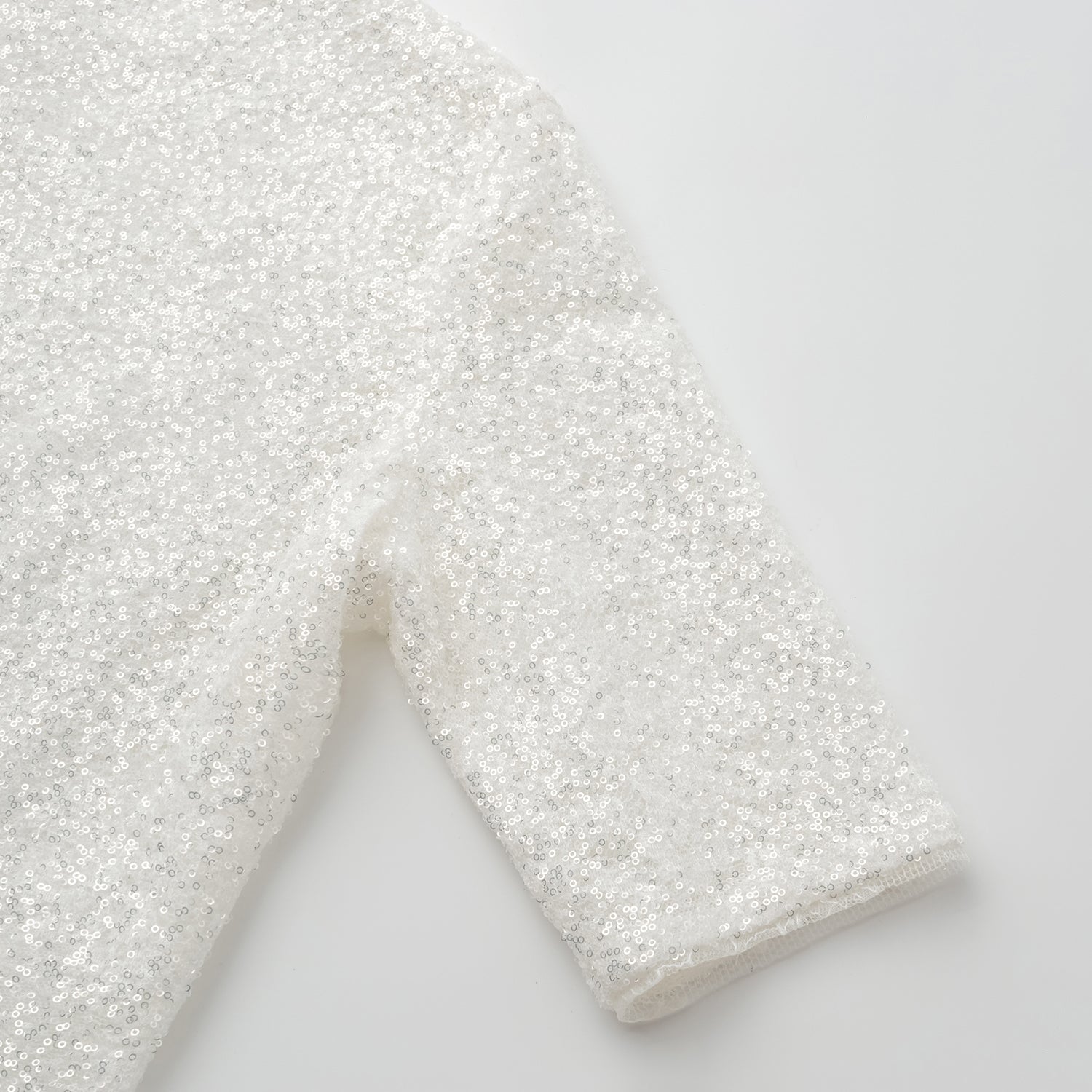 "Quiet Mastery." 法國光影畫藝繡片蕾絲上衣—Moonlit Stitch 月紗絨光