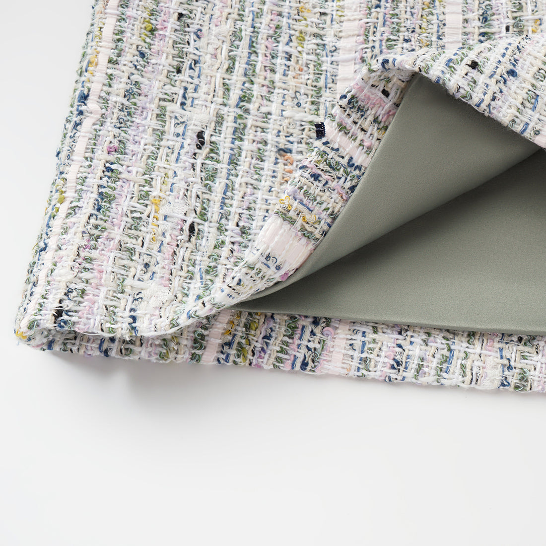 “Chelsea tea time.” 線韻肌理條織花呢短褲—Sherry de Rosée香露雪莉