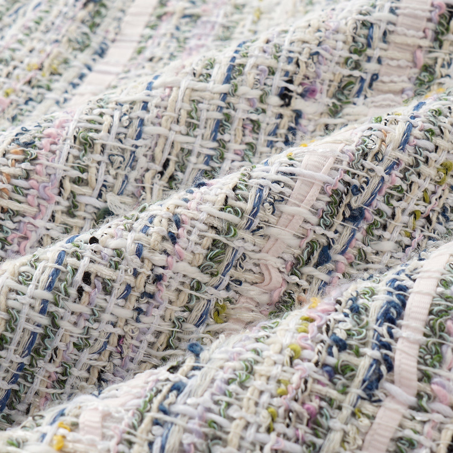 “Chelsea tea time.” 線韻肌理條織花呢短褲—Sherry de Rosée香露雪莉